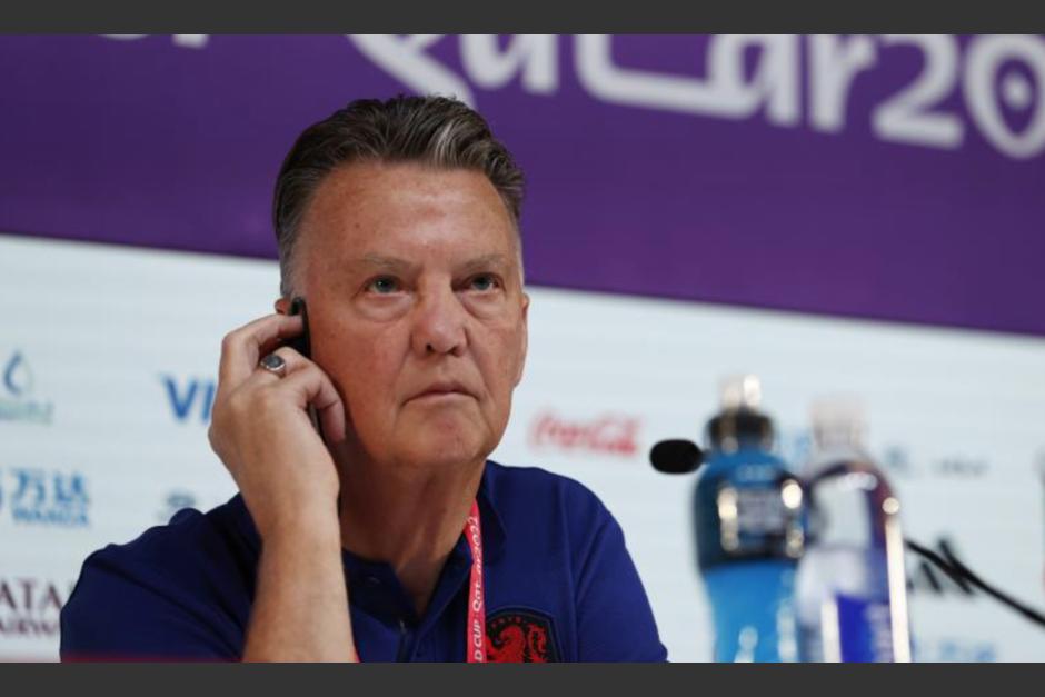 Un periodista sorprendió al técnico de Países Bajos durante una conferencia de prensa. (Foto: Futbol Red)