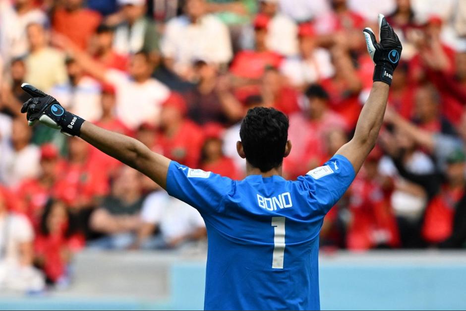 El arquero&nbsp;Yassine Bounou, conocido como Bono, fue anunciado de titular, cant&oacute; el himno y luego desapareci&oacute;. (Foto: AFP)&nbsp;