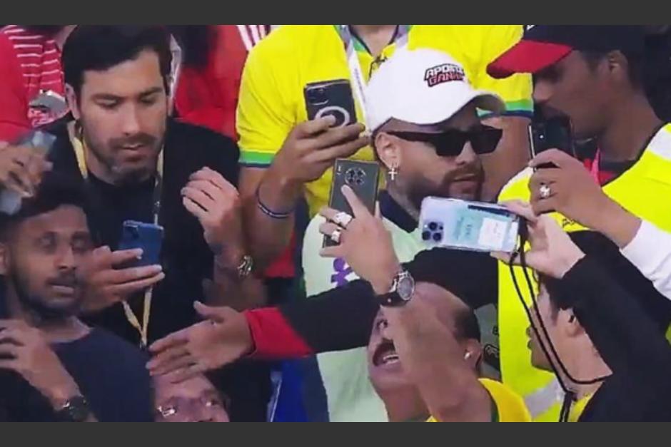 Hombre parecido a Neymar llama la atención de los aficionados. (Foto: Redes sociales)