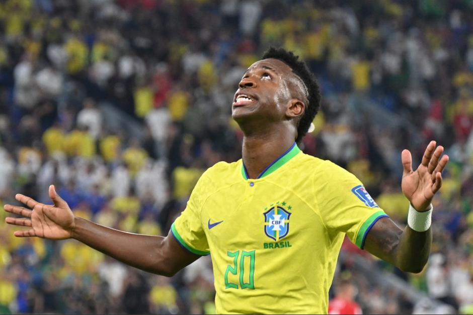 Vinicius Junior anotaba su primer gol en un Mundial, pero el tanto quedó anulado. (Foto: AFP)
