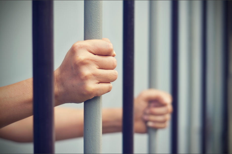 Al menos 68 integrantes del Barrio 18 fueron condenados a varios años de prisión. (Foto ilustrativa: Shutterstock)
