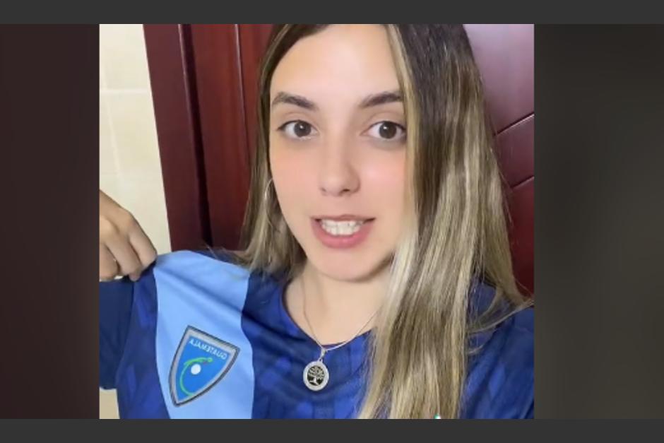 Youtuber uruguaya busca al guatemalteco que le regaló la camisola de Guatemala en Qatar. (Foto: Captura de pantalla)