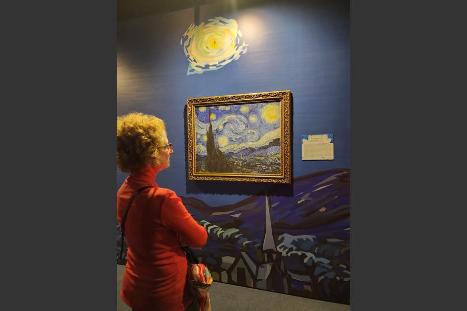 Guatemaltecos han disfrutado de&nbsp;"Van Gogh: El Sueño Inmerso". (Foto: Dulce Rivera/Soy502)
