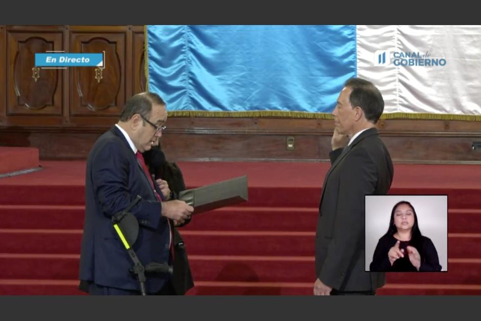 El presidente Alejandro Giammattei jurament&oacute; a Alvaro Gonz&aacute;lez Ricci como presidente dela Junta Monetaria y del Banco de Guatemala. (Foto: captura de pantalla)