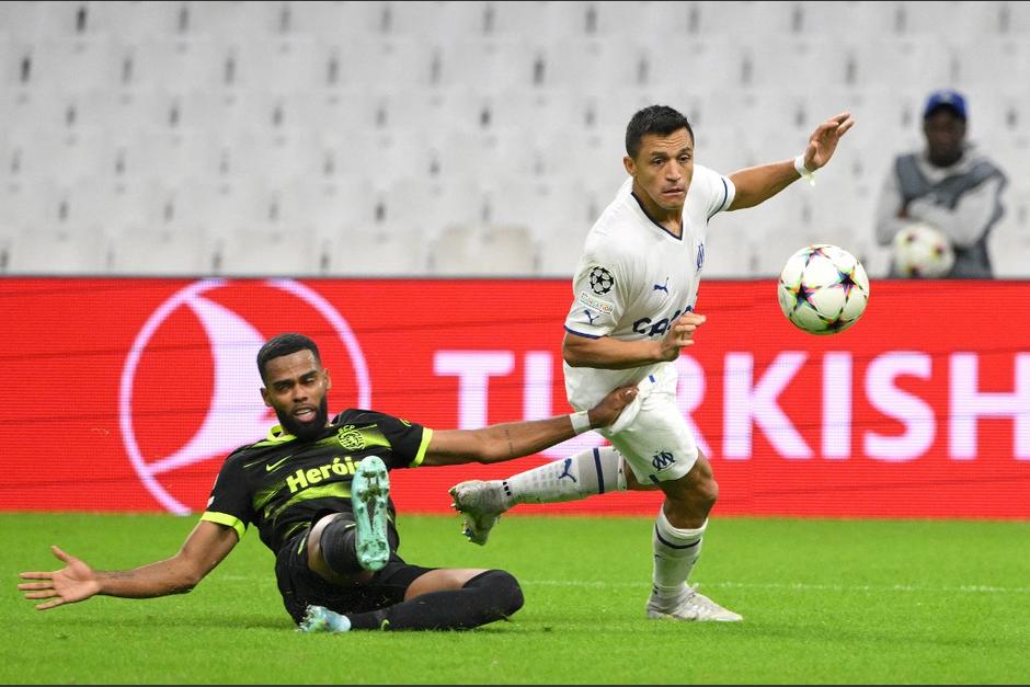 Alexis S&aacute;nchez consigui&oacute; el empate para su equipo tras un garrafal error del portero&nbsp;Antonio Ad&aacute;n. (Foto: AFP)