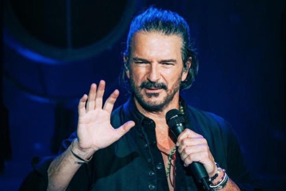La gira mundial de Ricardo Arjona ha despertado la creatividad de sus fan&aacute;ticas que se han "desnudado" por llamar su atenci&oacute;n. (Foto: Instagram)&nbsp;