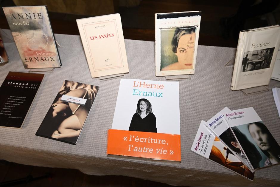 Exhiben libros de la autora francesa Annie Ernaux. (Foto: AFP)&nbsp;