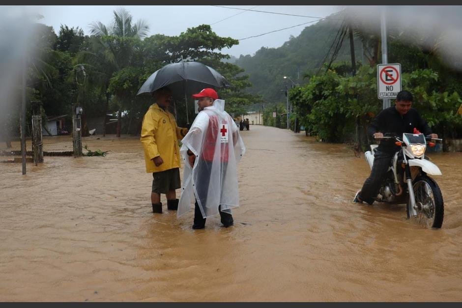Pobladores de Puerto Barrios, Izabal, fueron evacuados por inundaciones en sus comunidades. (Foto: Cruz Roja Guatemalteca)&nbsp;