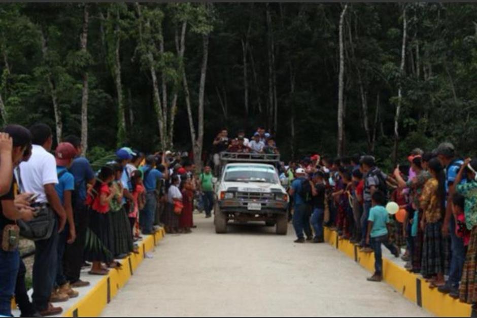 Un puente resultó con daños tras el paso de Julia en Alta Verapaz. (Foto: Municipalidad de Panzós, Alta Verapaz)