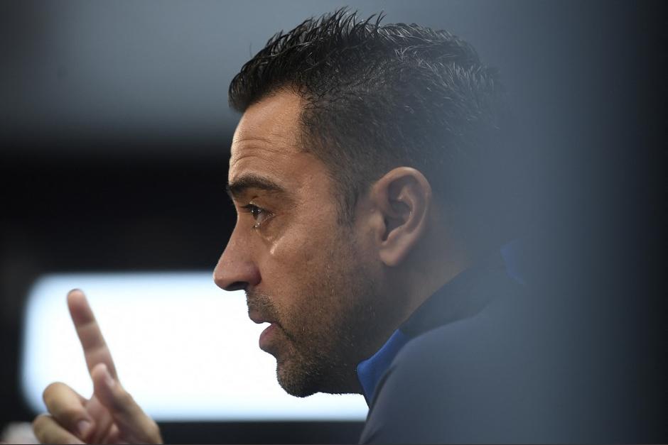 Xavi Hernández habló con el plantel después de la derrota ante el Inter. (Foto: AFP)