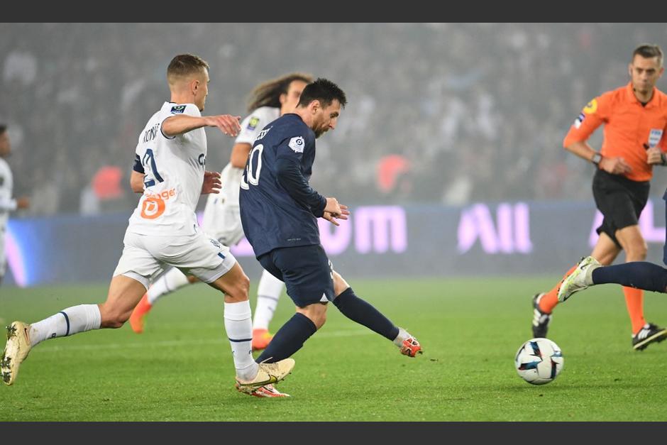 El tiro libre se realizó en la primera parte, luego del regreso de Messi a los terrenos de juego. (Foto: AFP)&nbsp;