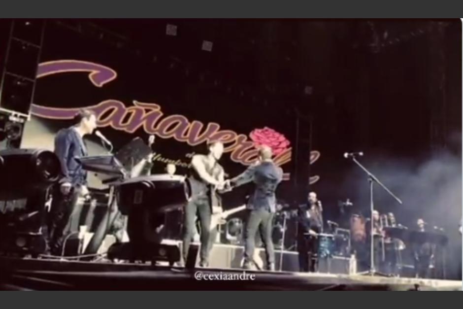 El exacad&eacute;mico, Andr&eacute;s, resbal&oacute; mientras cantaba junto a Grupo Ca&ntilde;averal. (Foto: Captura de video)