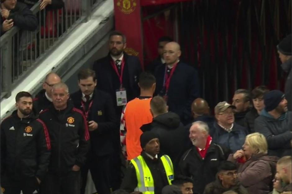 Cristiano Ronaldo se fue por el t&uacute;nel de Old Trafford antes del pitido final. (Foto: Captura de pantalla)