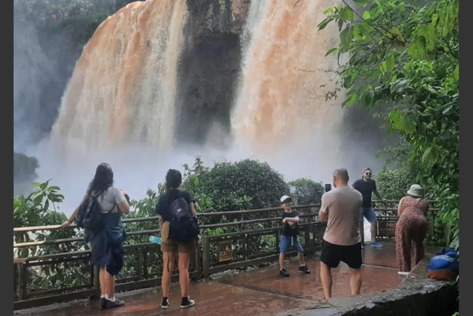El cuerpo sin vida del turista que cayó en las Cataratas del Iguazú ya fue localizado. (Foto: La Nación)