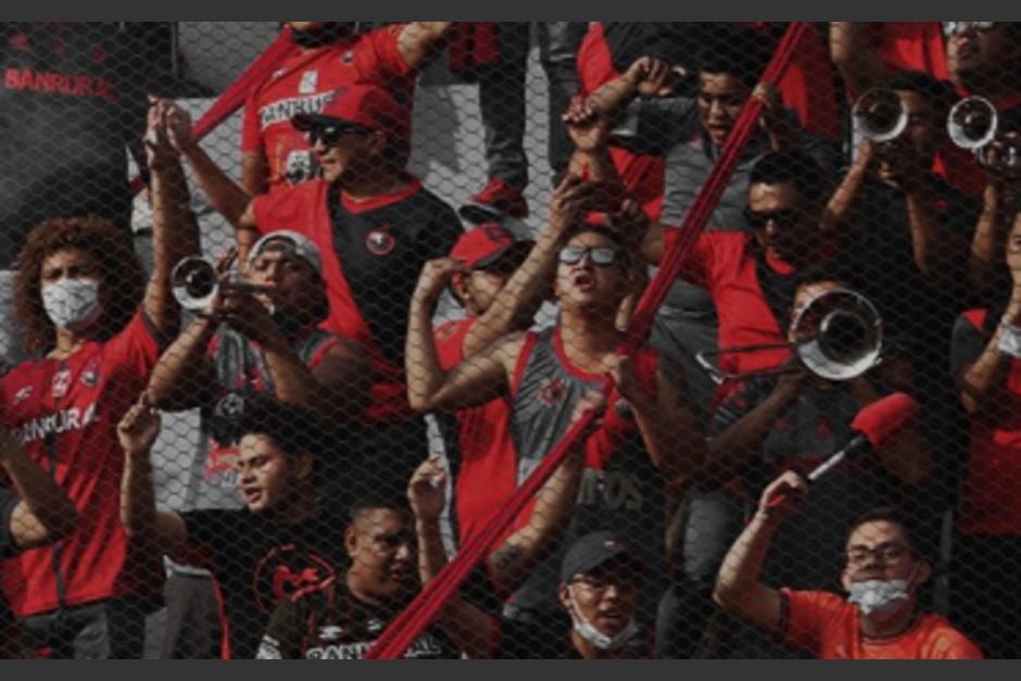 Municipal recibe sanci&oacute;n por incidentes de la afici&oacute;n roja a jugador de Antigua GFC. (Foto: Municipal)