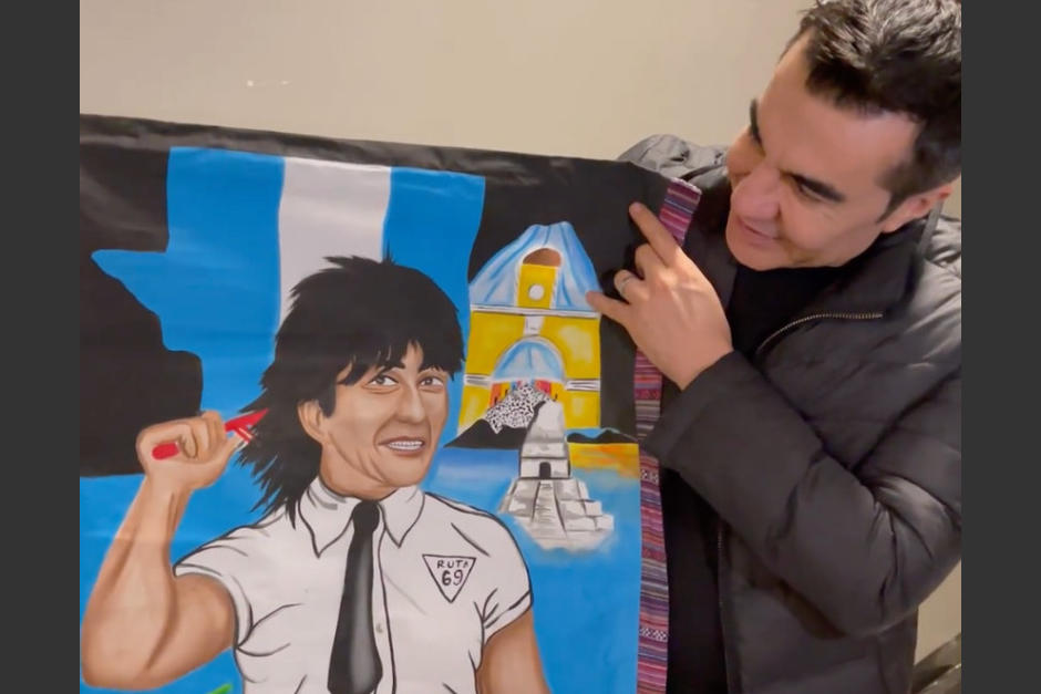 El artista mexicano qued&oacute; sorprendido con el homenaje que le hizo el guatemalteco. (Foto: Mario Esquivel)