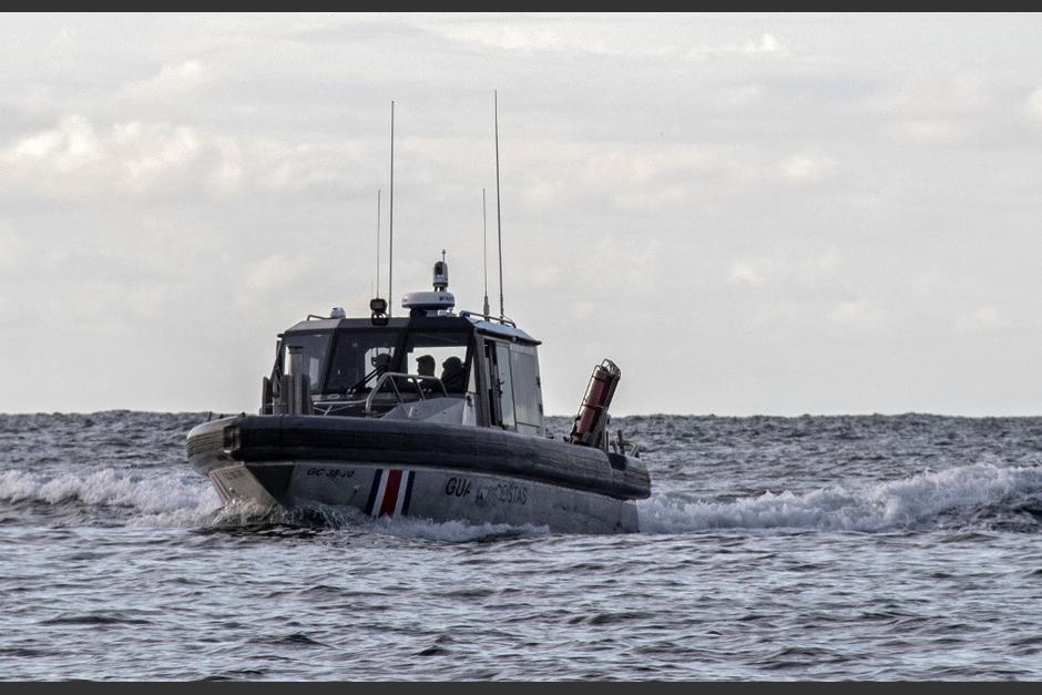 Las autoridades costeras realizan la b&uacute;squeda de los ocupantes del peque&ntilde;o avi&oacute;n. (Foto: AFP)