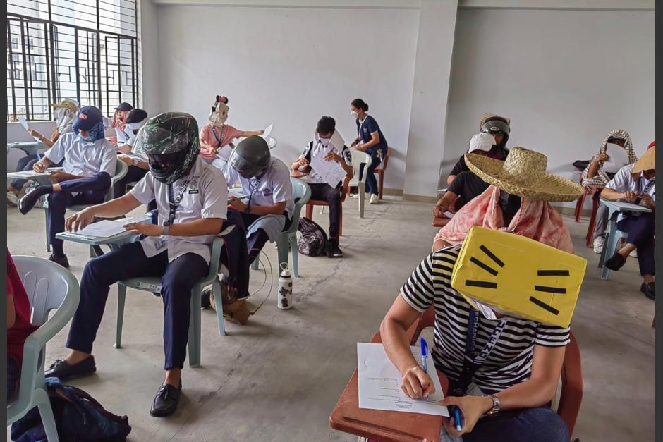 Una maestra en Filipinas pidió a sus estudiantes elaborar sombreros para evitar copiarse. (Foto: Philippine Star)
