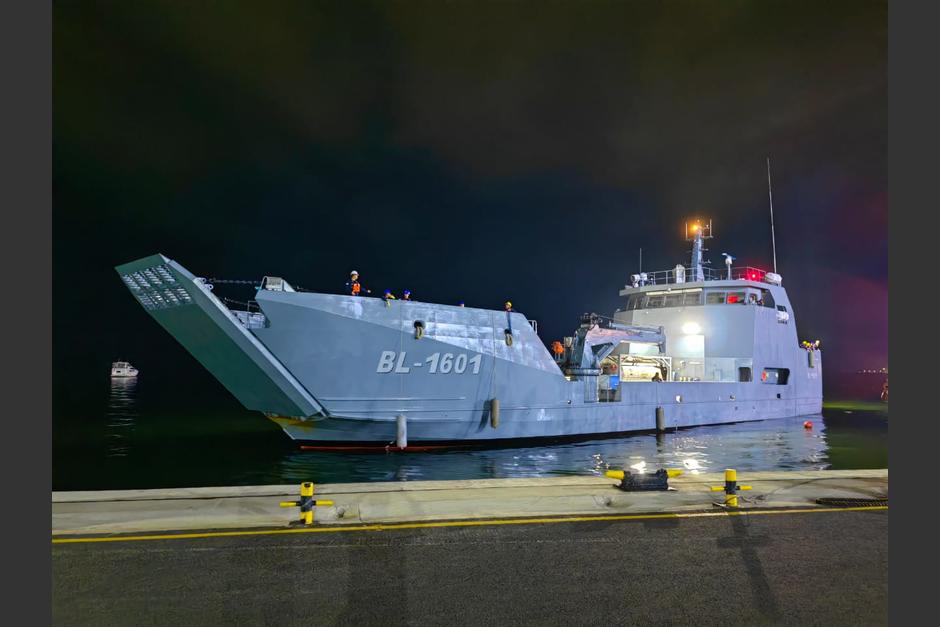El buque Quetzal arribó la noche del lunes a Guatemala. (Foto: Ejército)