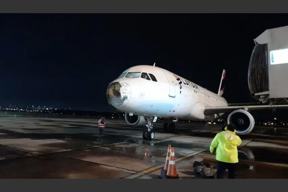 Un avión aterrizó de emergencia tras perder un motor en plena tormenta. (Foto: Twitter)
