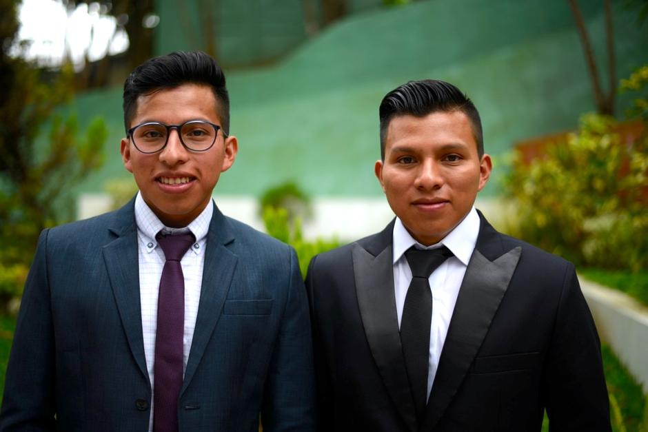Marios y Carlos Daniel ahora han empezado una vida como emprendedores en su comunidad. (Foto: Wilder López/Soy502)