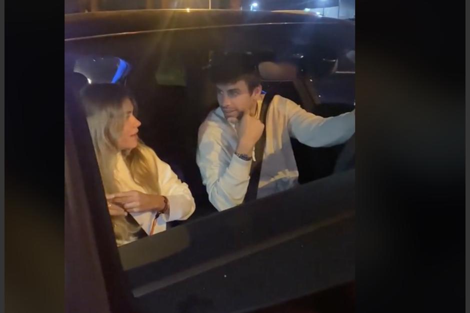 Gerard Piqu&eacute; y Clara Ch&iacute;a fueron captados muy a gusto mientras conversaban. (Foto: Captura de video)