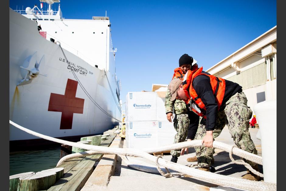 El USNS Confort arribó la tarde del miércoles y dese este jueves ofrece servicios de salud. (Foto: US Embasssy)