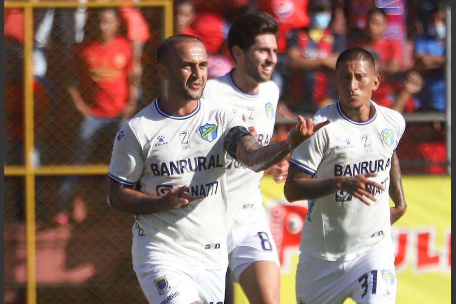 Jos&eacute; Manuel Contreras celebra uno de los goles de Comunicaciones conseguidos en el estadio El Tr&eacute;bol. (Foto: Comunicaciones FC)