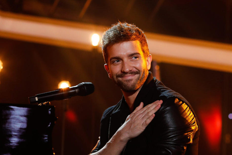Pablo Albor&aacute;n fue recibido por una ola de fans en el aeropuerto. (Foto: AFP)&nbsp;