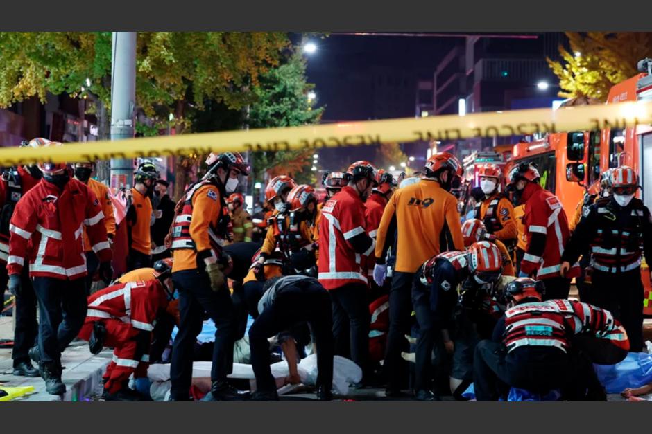Una estampida humana en plena fiesta de Halloween dejó al menos 50 muertos. (Foto: BBC)