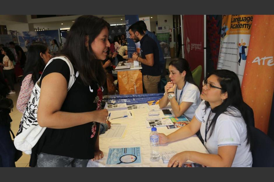 Jóvenes guatemaltecos mayores de 18 años podrán aplicar a las más de dos mil plazas disponibles en inglés. (Foto: Agexport)
