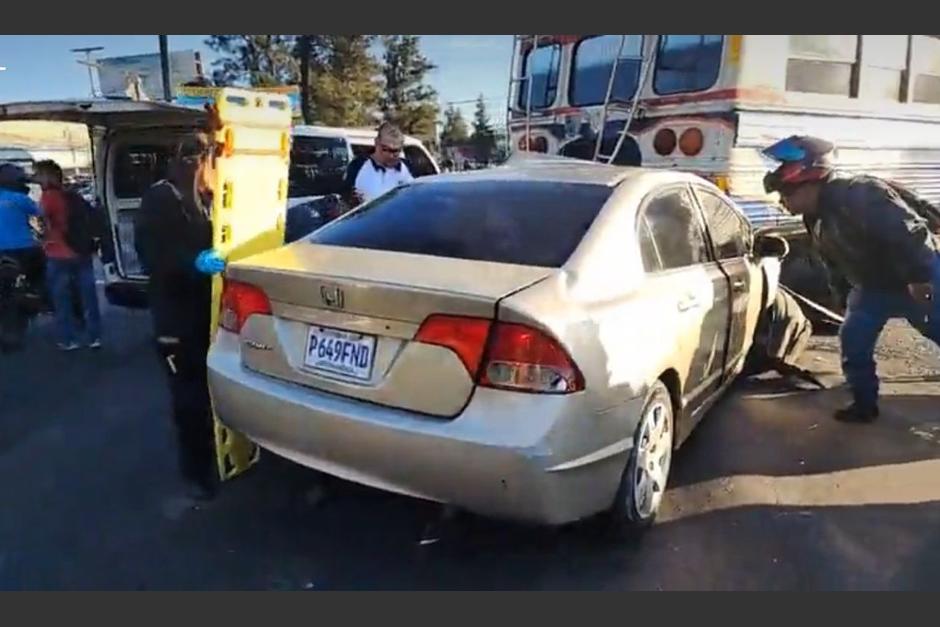 Los Bomberos Voluntarios atendieron el accidente, sin embargo nada pudieron hacer por el piloto. (Foto: CBV)&nbsp;