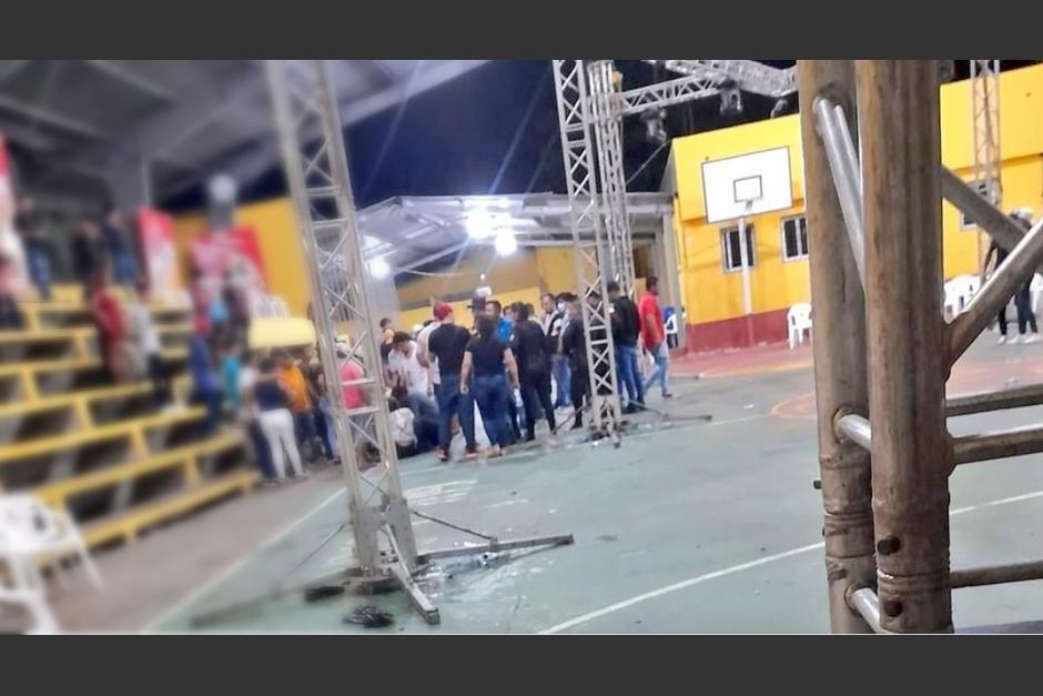 La balacera se registró en medio de una fiesta en San Agustín Acasaguastlán en El Progreso. (Foto: CBMD)&nbsp;