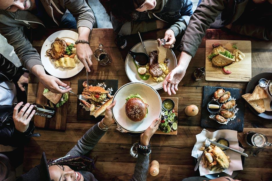 Un restaurante en Santa Luc&iacute;a Cotzmulaguapa sufri&oacute; una inundaci&oacute;n s&uacute;bita que dej&oacute; atrapados a sus clientes en sus mesas. (Foto ilustrativa: Shutterstock)