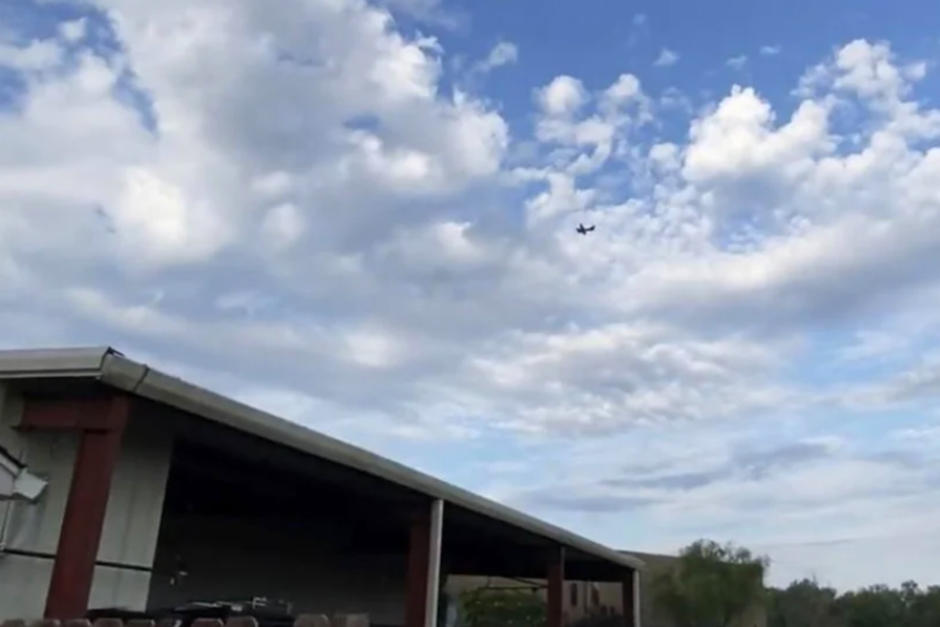 Un hombre amenaz&oacute; con estrellar la aeronave en un supermercado. (Foto: Oficial)