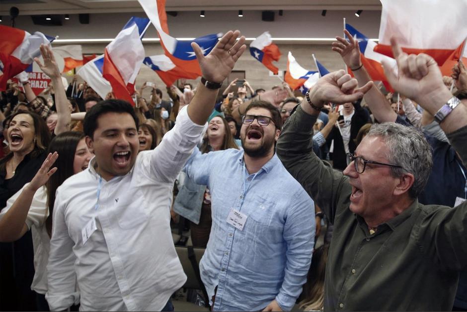 Chile rechazó con contundencia las reformas a la Constitución, las cuales habían divido a la población en los últimos meses. (Foto: AfP)