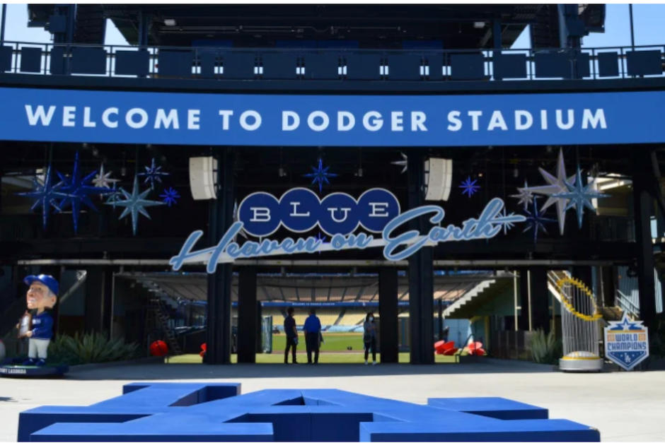 La comunidad guatemalteca disfrut&oacute; de un emotivo homenaje en un juego de los Dodgers. (Foto: Telemundo)