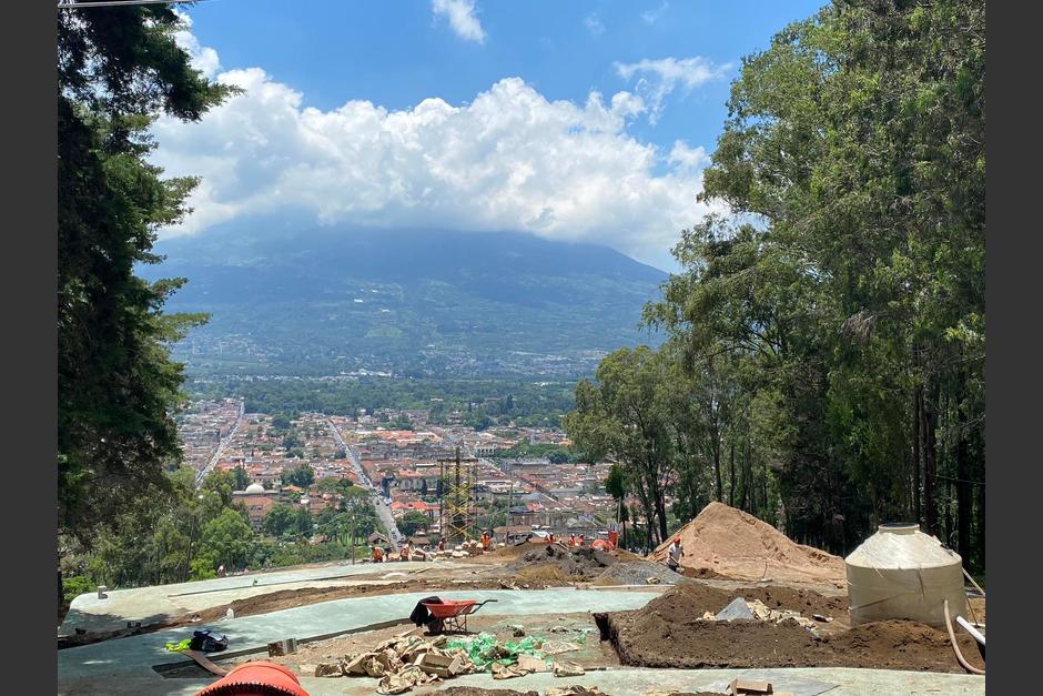 La renovación del parque del Cerro de la Cruz, en Antigua Guatemala, sigue avanzando y podría estar finalizada en noviembre de 2022. (Foto: Soy502)&nbsp;