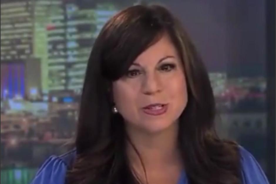 Julie Chin, fue llevada de urgencia al hospital luego de tener problemas para leer el teleprompter en medio de un noticiero. (Foto: Captura de pantalla)