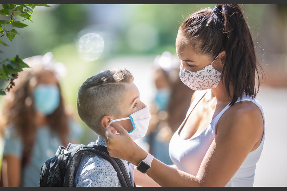 Una escuela en M&eacute;xico caus&oacute; pol&eacute;mica al advertir a las madres que no vistan "provocativo" al ir por sus hijos. (Foto: Shuttestock)