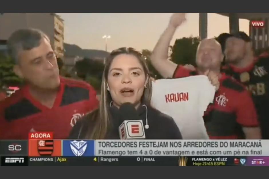 Una periodista deportiva fue acosada en plena transmisión en vivo. (Foto: captura video)
