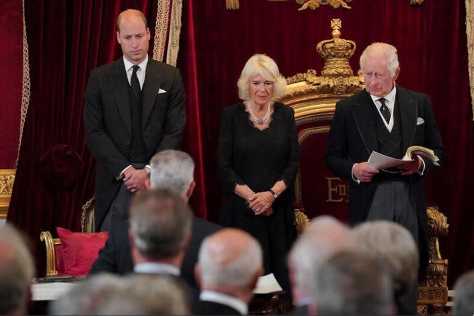 El semblante de William lucía triste durante el discurso de Carlos III. (Foto: Twitter)