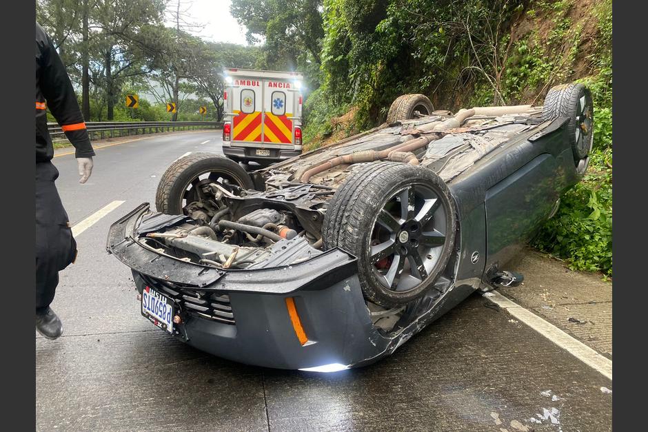 Bomberos reportaron dos carros volcados. (Foto: Bomberos Antigua Guatemala)&nbsp;
