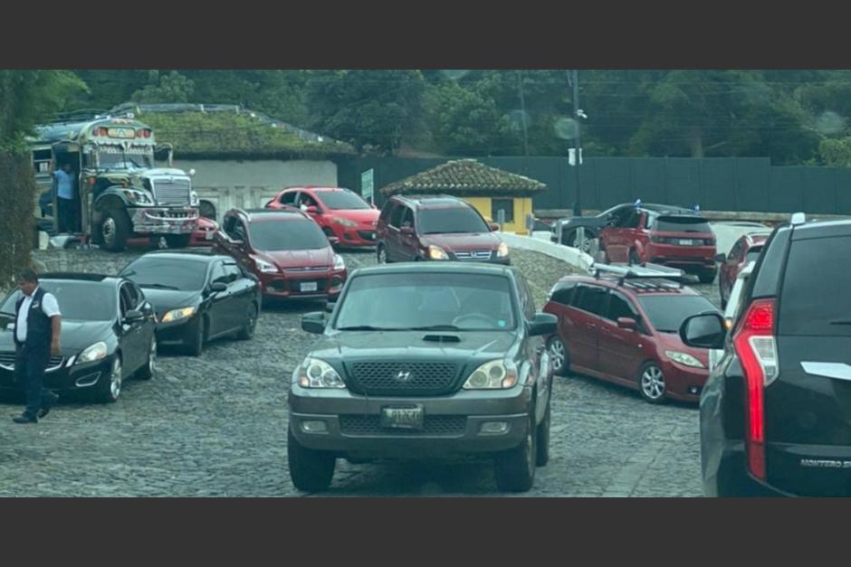 Cientos de personas acuden este domingo a la ciudad de Antigua Guatemala. (Foto: cortesía)&nbsp;