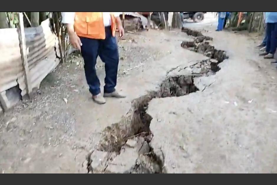 Las grietas se han formado desde hace cinco d&iacute;as y se han ensanchado. (Foto: captura de pantalla)