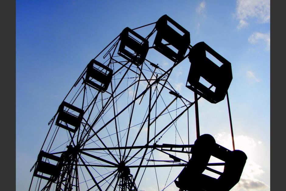 Captan a un hombre realizando una arriesgada maniobra en una rueda de Chicago que funciona en la feria de Retalhuleu. (Foto ilustrativa: flicker.com)