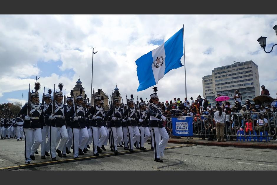 Centros Educativos participan en desfile de Independencia. (Foto: Ejército de Guatemala)