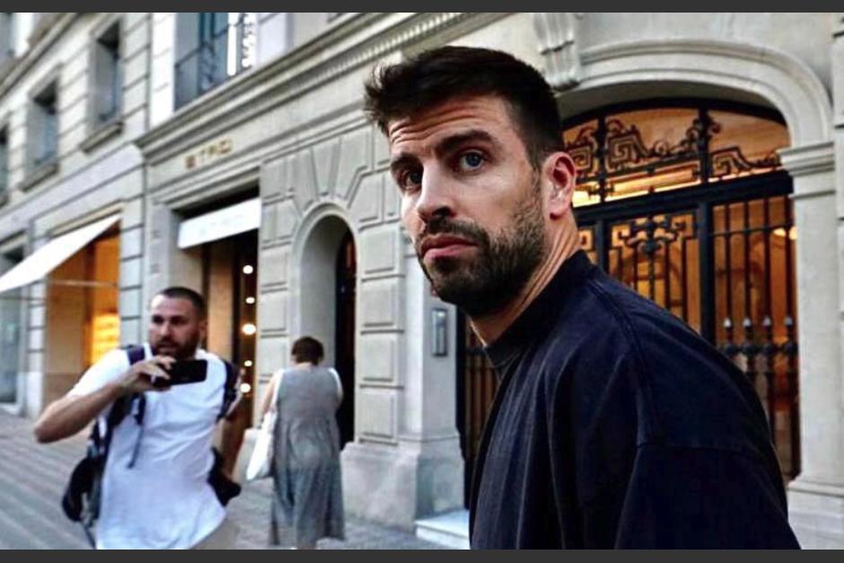 Gerard Piqué fue captado con su nueva novia minutos antes de reunirse con Shakira. (Foto: Jordi Martin/Twitter)