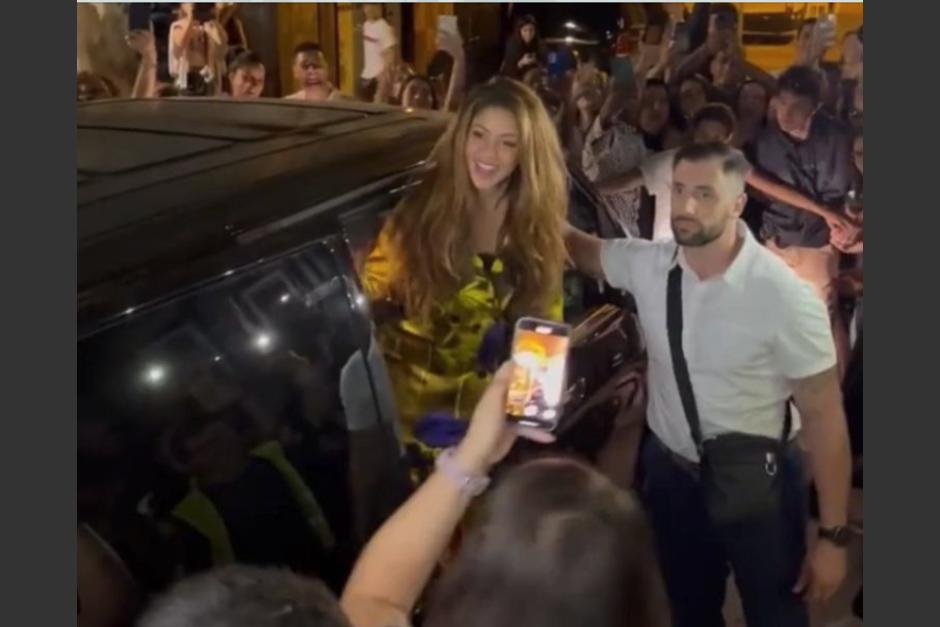 El guardaespaldas de Shakira se ha vuelto viral en redes sociales por su f&iacute;sico. (Foto: captura de pantalla)