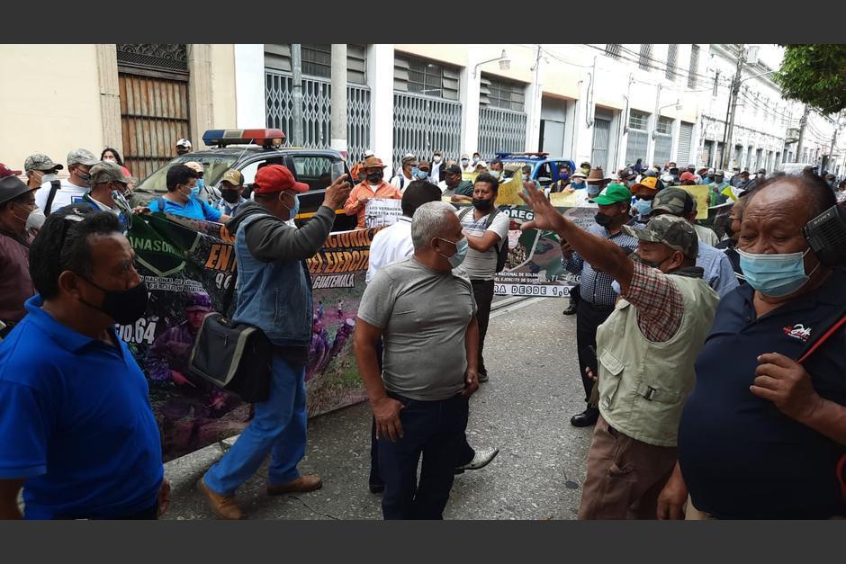 Los veteranos militares se concentran en varios sectores de la capital para iniciar la protesta. (Foto: Archivo/Soy502)&nbsp;